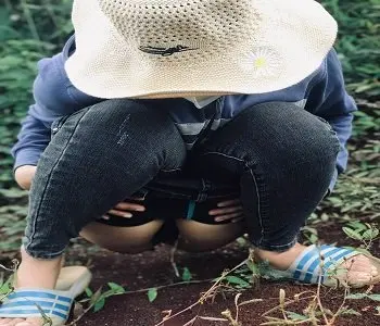 Ảnh thumbnail video Cô gái Tây Nguyên lên mạng khoe bướm to con gái Tây Nguyên dang chân khoe lồn to thâm đen nước dâm bóng loáng lên mạng