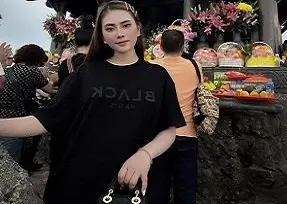Ảnh thumbnail video Dancer Như Quỳnh lộ clip sex làm tình mới con điếm dancer Như Quỳnh bị đụ lồn thâm nước dâm tràn ra mông trắng bị cầm chặt kéo lại phía sau