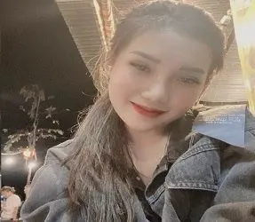 Ảnh thumbnail video Lộ clip sex Vương Kim Ngân xinh gái làm tình con điếm Vương Kim Ngân bị đụ lồn ướt át nước dâm chảy lênh láng ra giường nó rên ồm ồm hai chân quắp chặt
