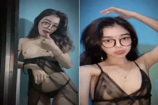 Ảnh thumbnail video Cô gái với vóc dáng lôi cuốn đeo kính đầy hấp dẫn